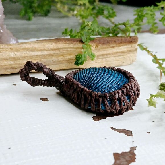 Macrame Seashell Pendant, Shell Jewelry, Blue Shell Pendant - Picture 2 of 4